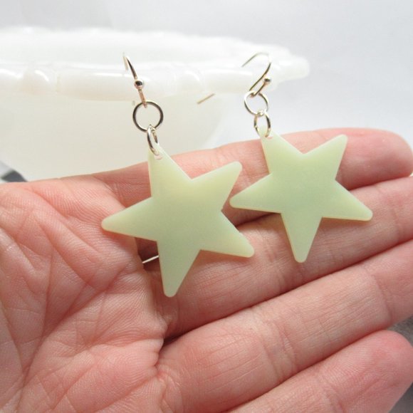 Glow in the Dark star earrings - Picture 5 of 9